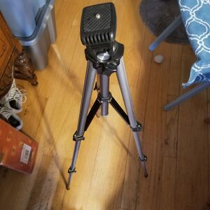 Adjustable aluminum Tripod approximately 39" fully extended